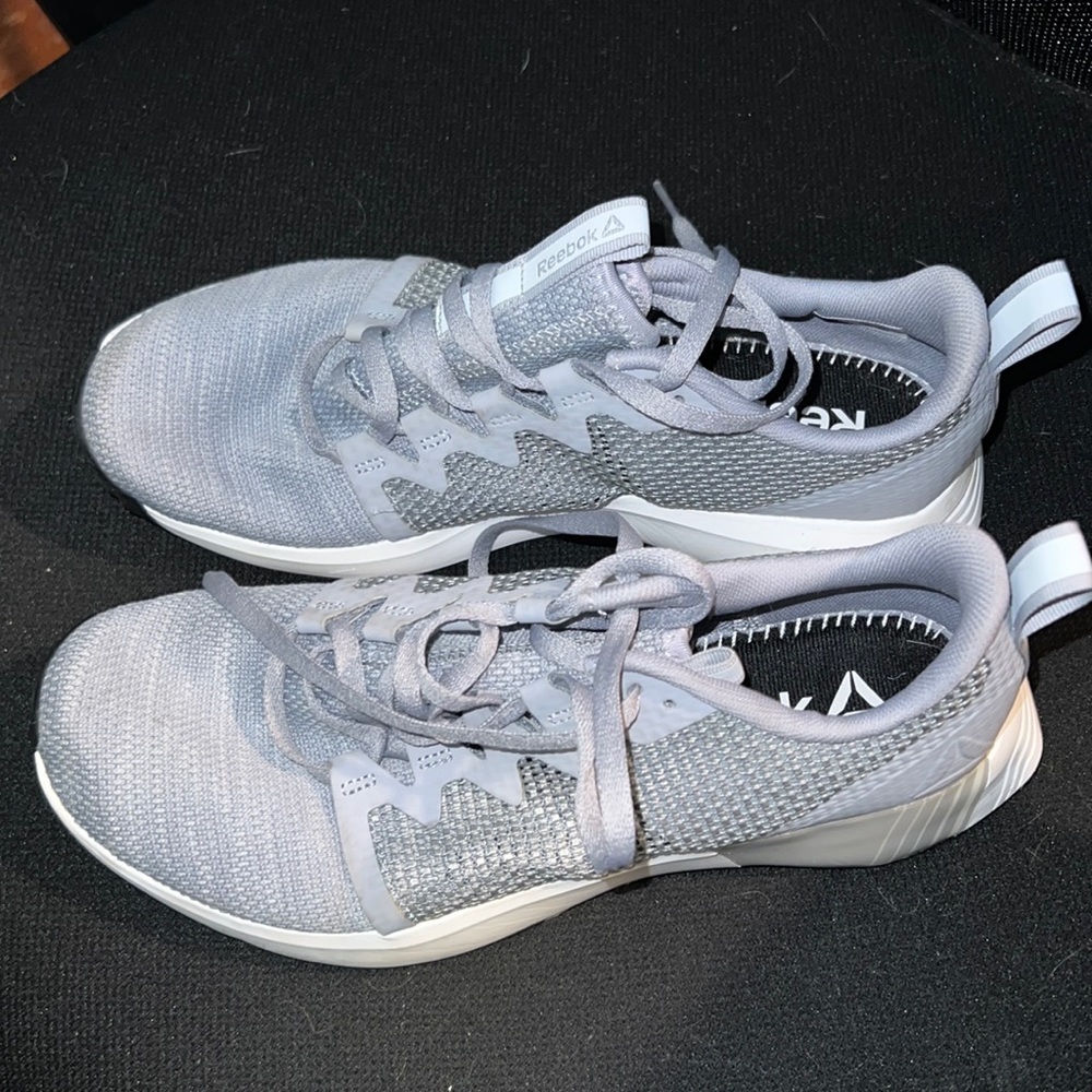 Reebok Size 8 Tennis Shoes
